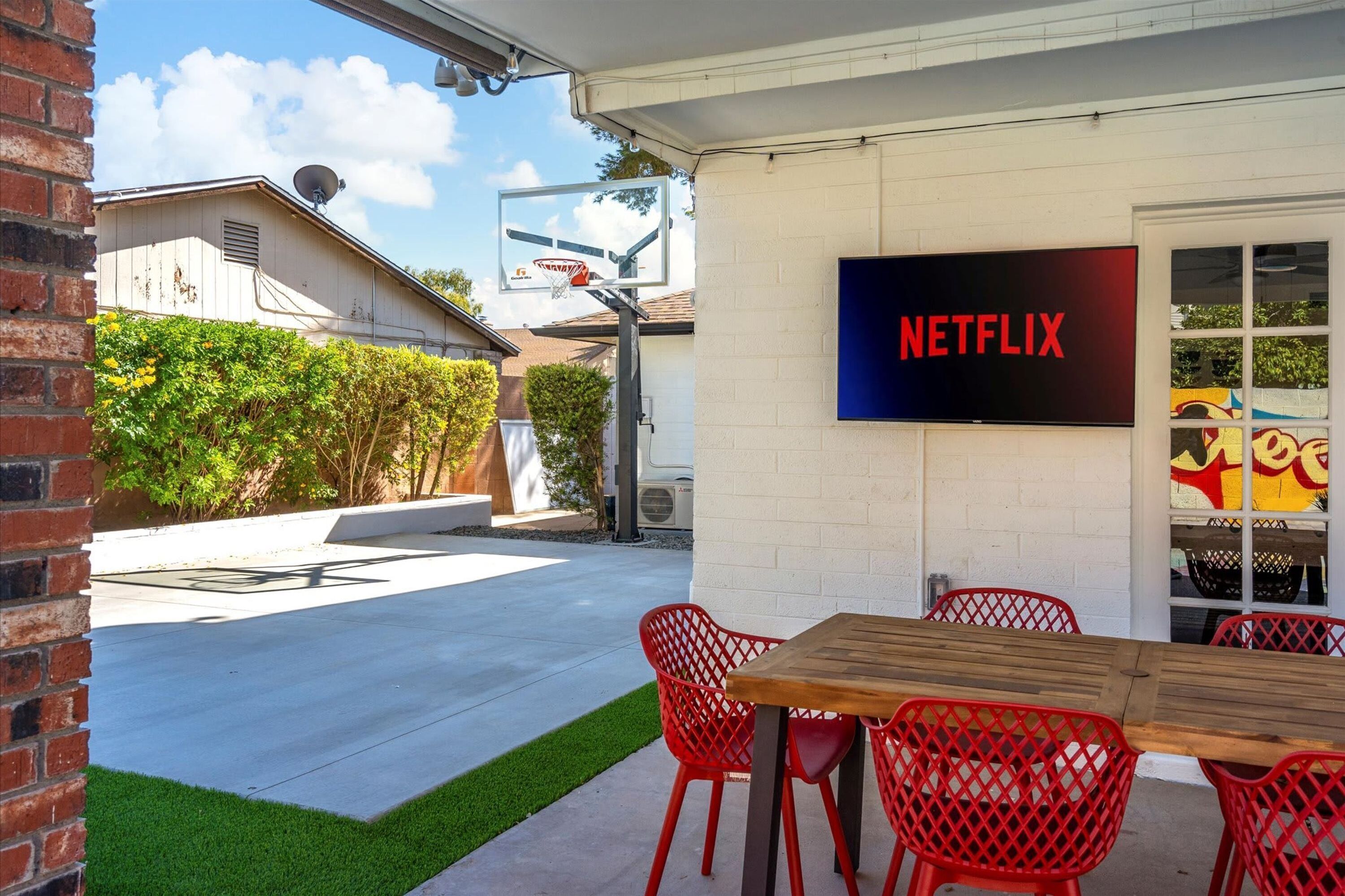 House | 5 bedrooms, high-speed internet