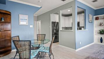 House | 3 bedrooms, high-speed internet
