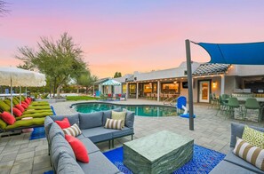 A poolside area with lounge chairs, a pool, and outdoor seating. - Scottsdale Retreat Pool Pickleball Spa (Scottsdale)