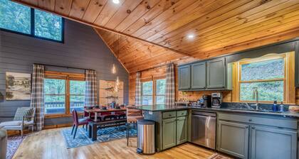Blue Ridge Treehouse Escape Views Hot Tub