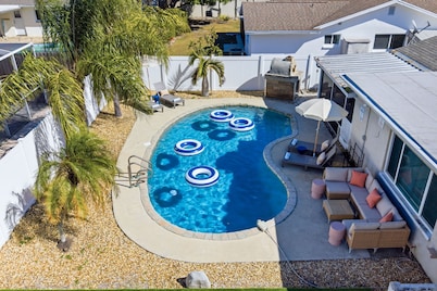 Good Times Getaway - Pool - Hot Tub - Theater Room