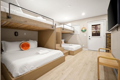 Sedona Haven 7BR Sleeps 24 Sauna Hot Tubs
