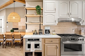 Room - Sedona Haven 7BR Sleeps 24 Sauna Hot Tubs (Sedona)