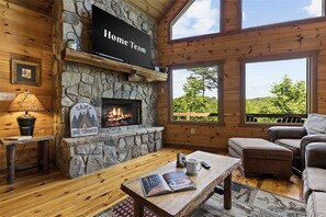 House | 3 bedrooms, high-speed internet - Mtn Cabin w Hot Tub Game Room Grill Views (Blue Ridge)