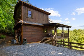 House | 3 bedrooms, high-speed internet - Mtn Cabin w Hot Tub Game Room Grill Views (Blue Ridge)