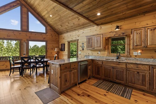 Mtn Cabin w Hot Tub Game Room Grill Views