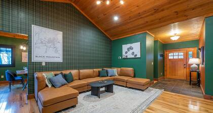 Stunning Mtn Views Hottub Movie Theater Game Room