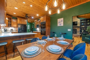 House | 6 bedrooms, high-speed internet