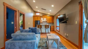 House | 6 bedrooms, high-speed internet