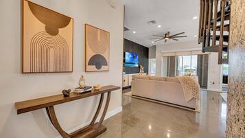 House | 5 bedrooms, high-speed internet