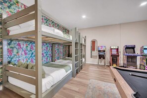 A room with bunk beds, a pool table, and arcade games. - Luxury Lakefront Private Dock Pool In-ground Spa (Lake Placid)