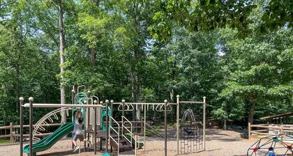 Pocono Escape Fire Pit Game Room Lake Access