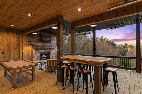 2-level Deck - Stunning Views - Hot Tub - Fire Pit