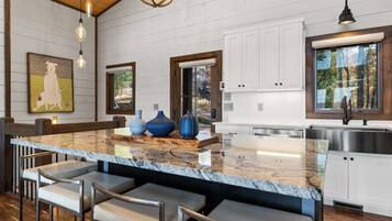 House | 4 bedrooms, high-speed internet