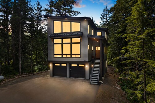 2 Homes Sleeps 22 Sauna Hot Tub Fire Pit