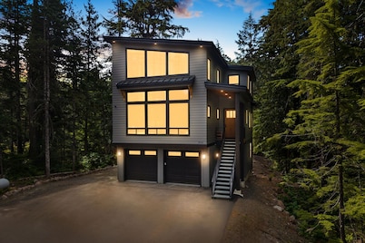 2 Homes Sleeps 22 Sauna Hot Tub Fire Pit