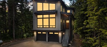 2 Homes Sleeps 22 Sauna Hot Tub Fire Pit