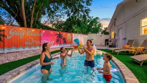 House - Resort Style Backyard Pickleball Pool Putt Putt (Seminole)
