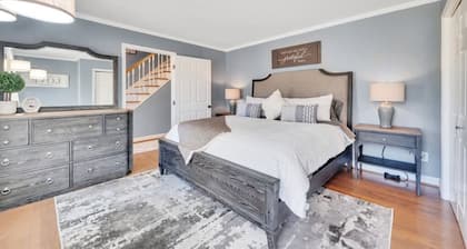 Sleeps 24 Hot Tub Game Room Dog Friendly