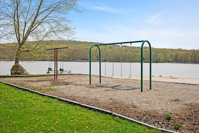 Poconos Pines Escape Sauna Hot Tub Playground