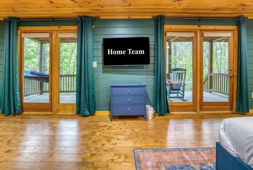 Heated Pool Mtn Views Sleeps 20 Game Room