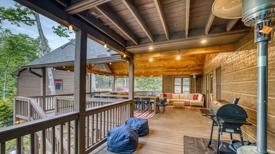 Heated Pool Mtn Views Sleeps 20 Game Room