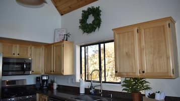 House | 3 bedrooms, high-speed internet