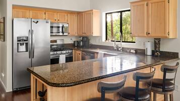 House | 3 bedrooms, desk, high-speed internet