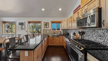 House | 4 bedrooms, high-speed internet