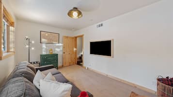 House | 4 bedrooms, high-speed internet