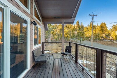 Mountain Retreat Canoe Fireplace Views