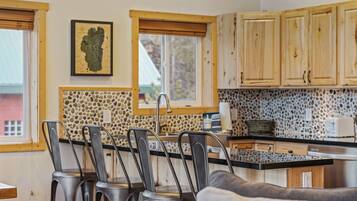 House | 4 bedrooms, high-speed internet