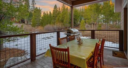 Mountain Retreat Canoe Fireplace Views
