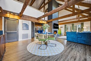 House | 5 bedrooms, high-speed internet