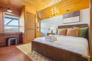 House | 5 bedrooms, high-speed internet