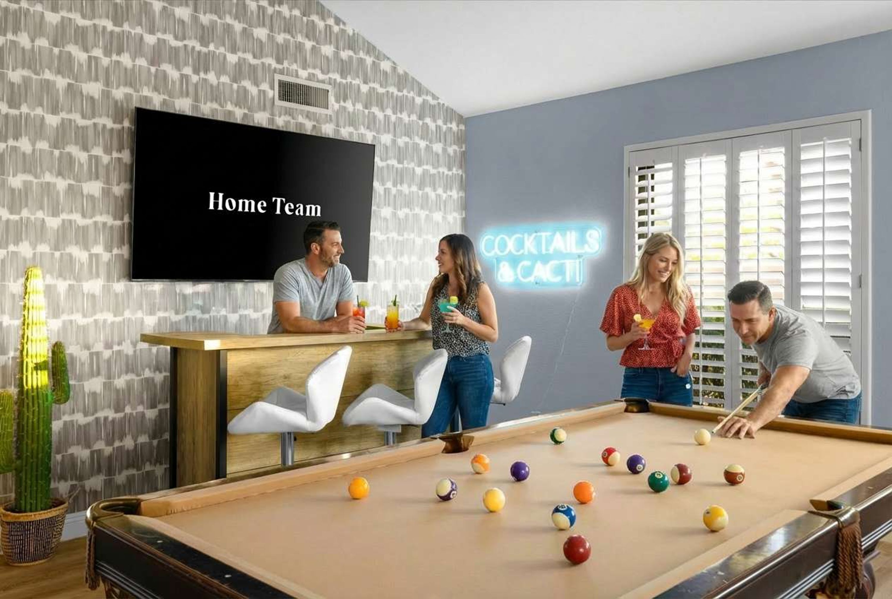Une table de billard avec des billes, un bar avec un néon, et un écran de télévision diffusant l’émission « Home Team ».