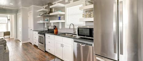 House | 5 bedrooms, high-speed internet