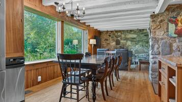 House | 4 bedrooms, high-speed internet