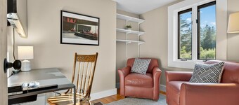 4 Br Sleeps 8 - Kayaks - Fire Pit - Dog Friendly