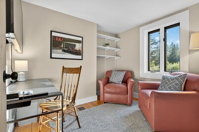 4 Br Sleeps 8 - Kayaks - Fire Pit - Dog Friendly