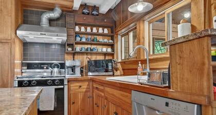 4 Br Sleeps 8 - Kayaks - Fire Pit - Dog Friendly