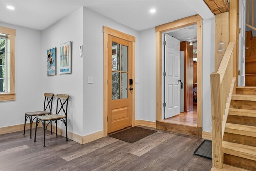 4 Br Sleeps 8 - Kayaks - Fire Pit - Dog Friendly