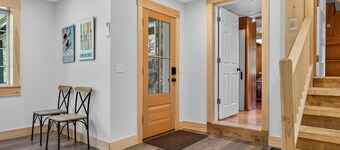 4 Br Sleeps 8 - Kayaks - Fire Pit - Dog Friendly