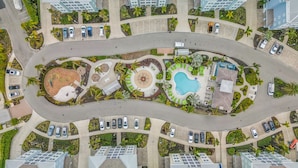 A residential area with a curved road, multiple parking spaces, and a central circular garden with a fountain. - Bradenton Retreat-pool Stunning Views More (Bradenton)