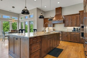 House | 4 bedrooms, Internet - Serene SC Getaway Firepit Sleeps 8 (West Union)