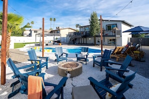 A backyard with a swimming pool, lounge chairs, and a fire pit. - Piece of Paradise Pool Games Fire Pit Hot tub (Glendale)