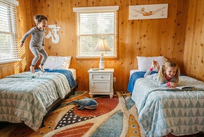 Mins From Beach Outdoor Patio Games Sleeps 9