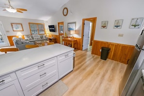 House | 4 bedrooms, Internet - Mins From Beach Outdoor Patio Games Sleeps 9 (Kitty Hawk)