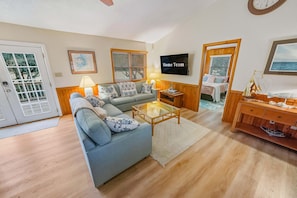 House | 4 bedrooms, Internet - Mins From Beach Outdoor Patio Games Sleeps 9 (Kitty Hawk)