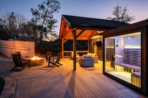 Prime Sequoia Stay Pool Hot Tub Sauna Views